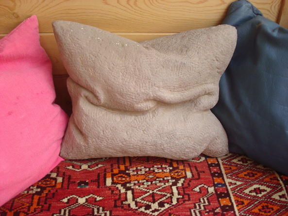 Sofakissen aus Stein